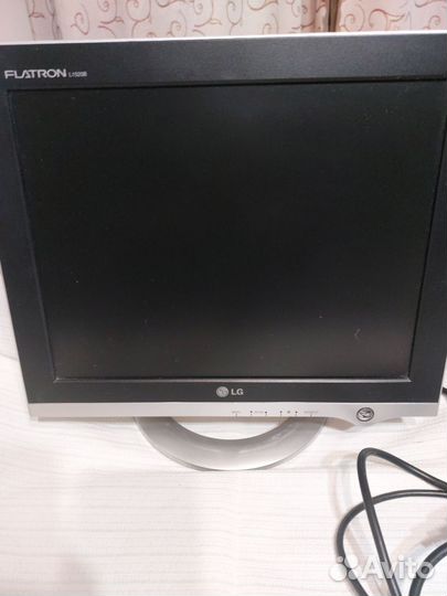 Монитор ЖК LG Flatron L1520B