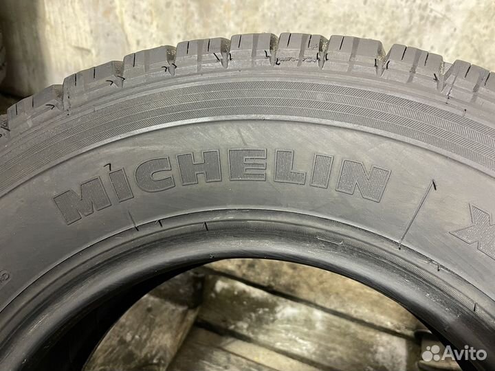 Michelin X M+S 200 215/70 R15C