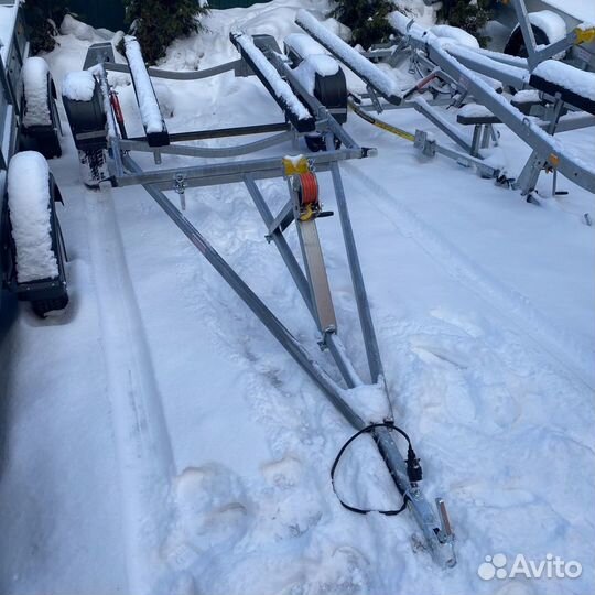 Самосвальный лодочный прицеп Дельфин 4.8