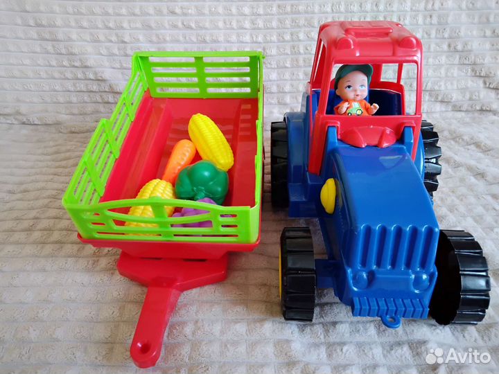 Игрушка трактор большой