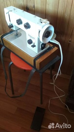 Продаю швейную электрическую машинку