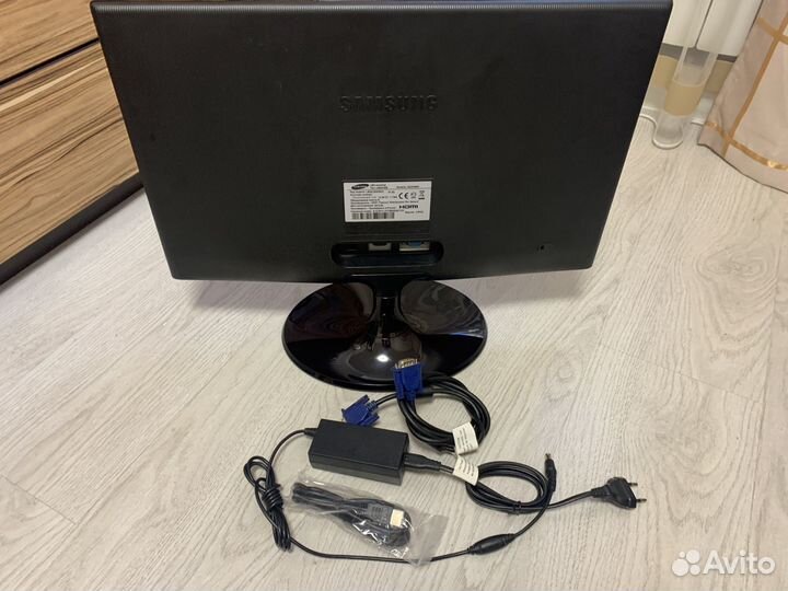 Монитор Samsung LS22C300 22