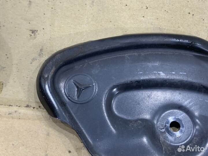 Пыльник заднего тормозного диска Mercedes W213