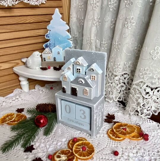 Вечный календарь с домиками 