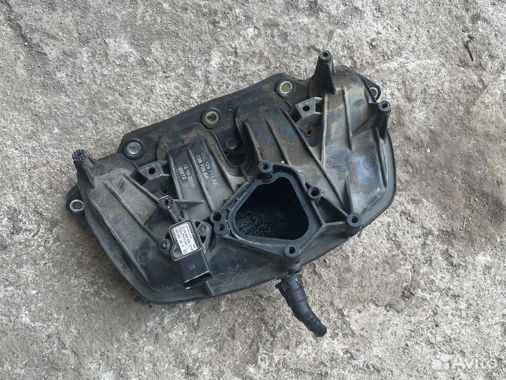 Коллектор впускной Volkswagen Golf 6