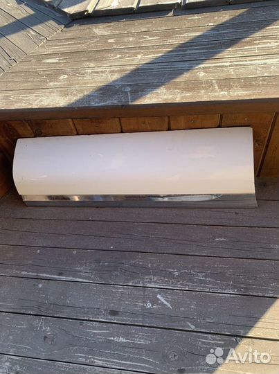 Накладка задней правой двери Touareg 2010-2018