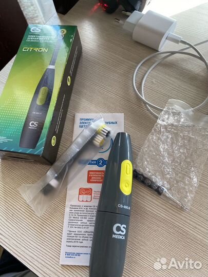 Электрическая зубная щетка