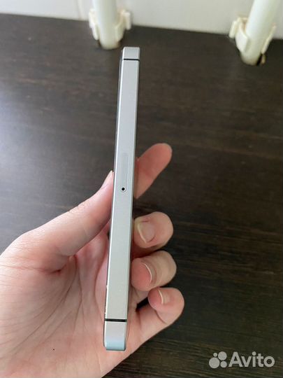 Телефон iPhone SE