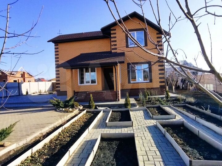 Дом 215 м² на участке 12,7 сот.