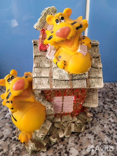 Сувениры статуэтки