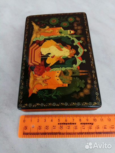 Старинная шкатулка 