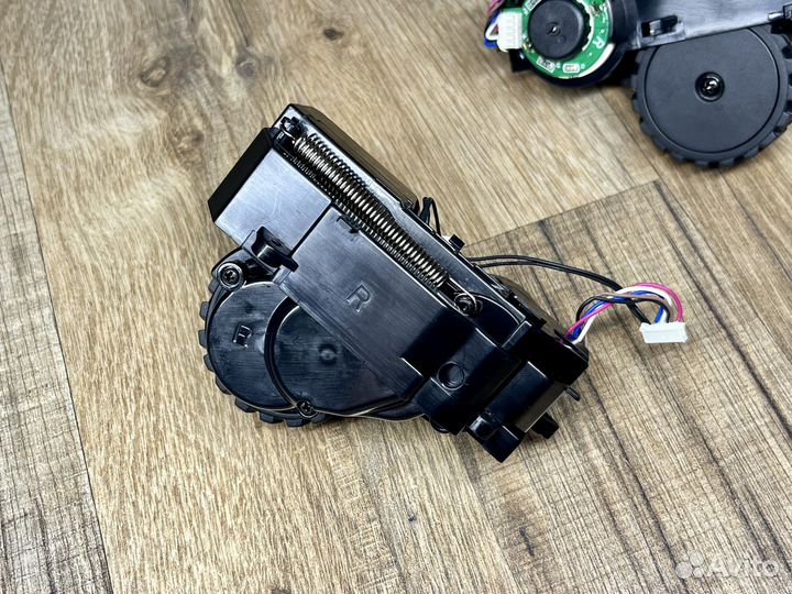 Колесо правое (R) (цвет черный) Tefal 60 RG7455WH