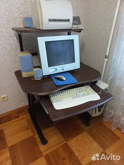 Компьютерный стол