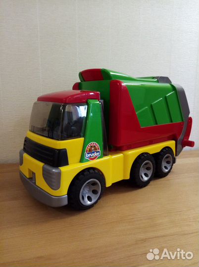 Мусоровоз Bruder с 2 лет