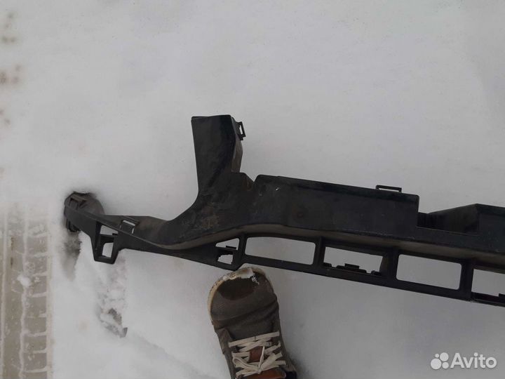 Усилитель переднего бампера Ford Kuga