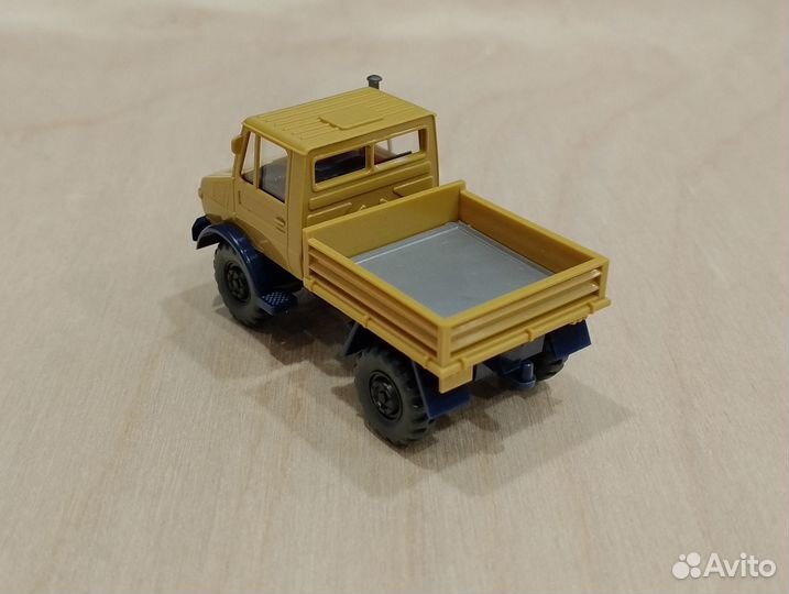 A25) Mercedes Benz Unimog, с кузовом