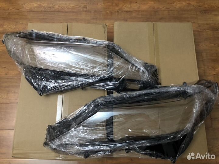 Стекло фары Camry 70