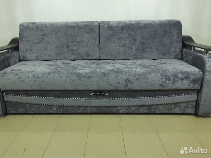 Диван на металлокаркасе