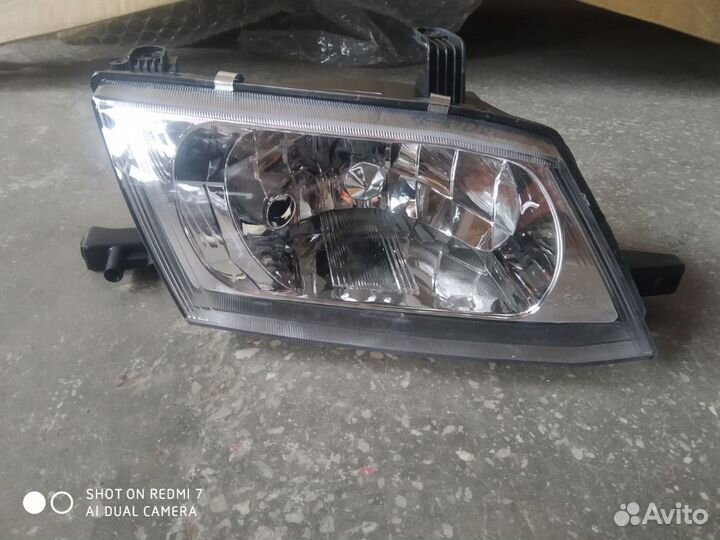 Фара Ниссан Вингроад,ад 99-05 г.в.левая,правая