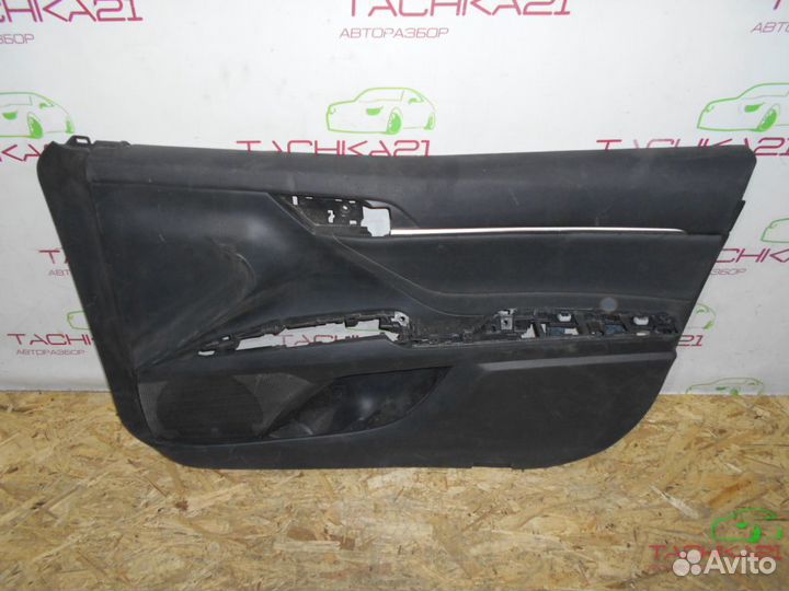 Обшивка двери передняя правая Toyota Camry V70