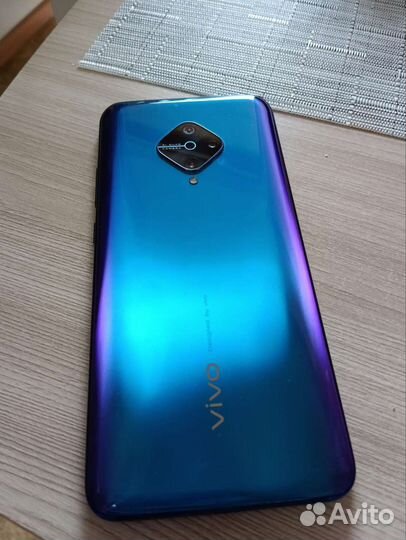 Смартфон бу vivo v17