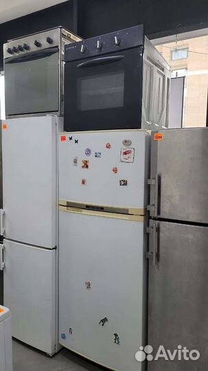 Холодильник бу серебристый, белый, металлический