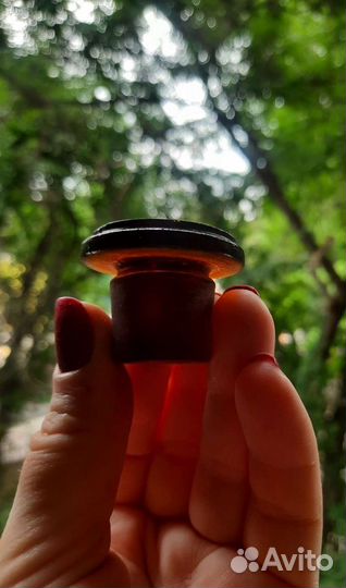 Старинная пробка. Стекло, красный янтарь