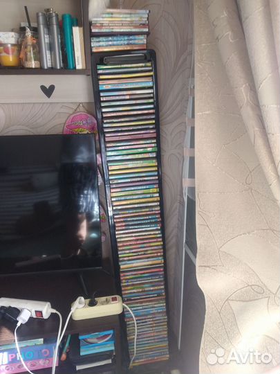 Стойка с дисками мультфильмов