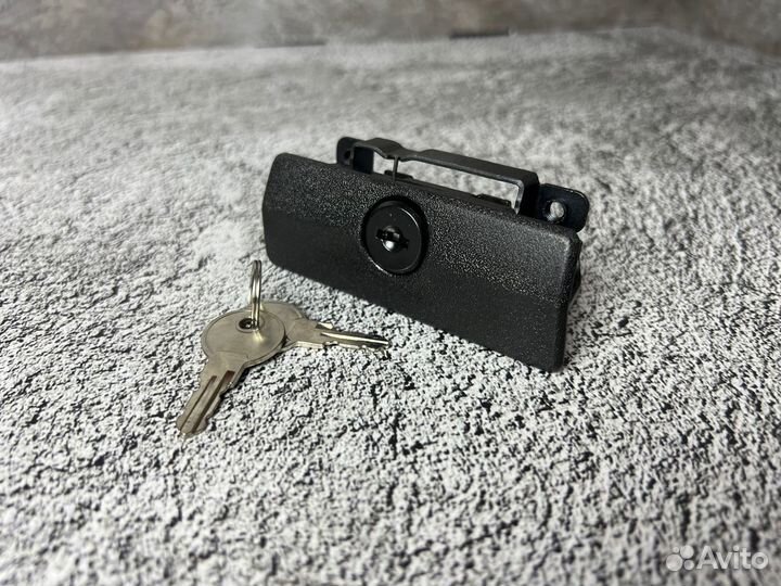 Ручка бардачка с личинкой и ключом BMW E34