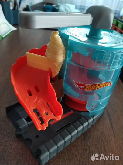 Набор игровой Hot Weels Магазин мороженного
