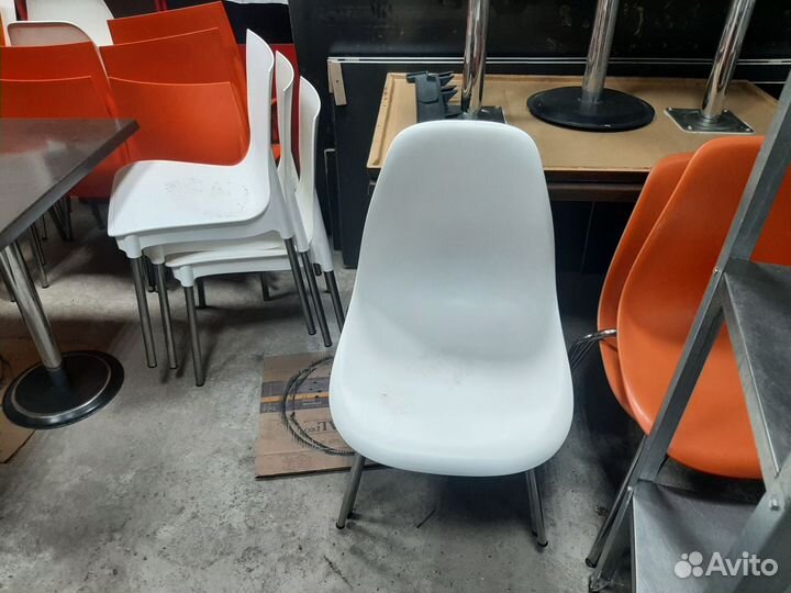 Стол и стулья