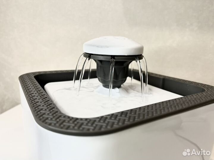 Поилка фонтан для кошек и собак