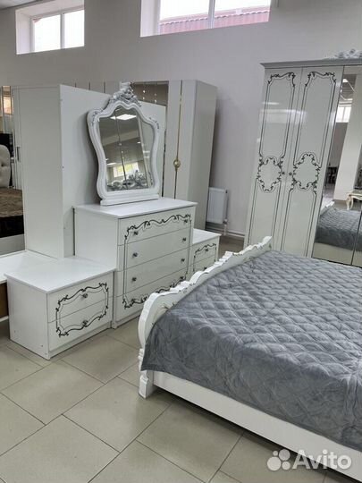 Спальный гарнитур 