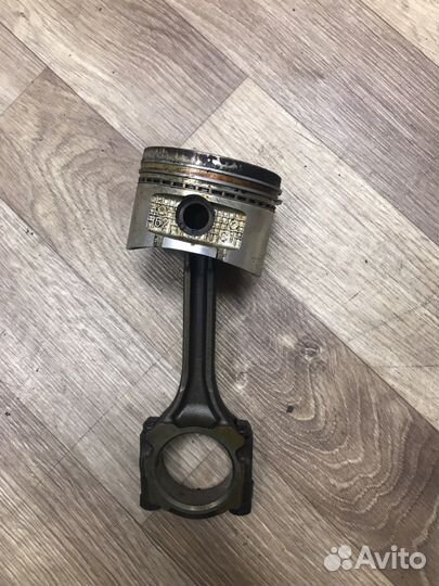 Шатун с поршнем Ниссан Альмера 1.6 1995-2000