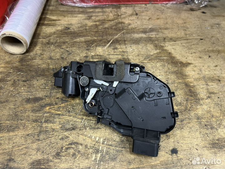 Замок двери передний правый Land Rover L319 L320