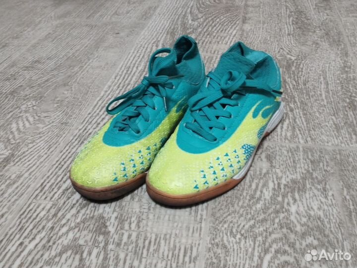 Футбольные бутсы