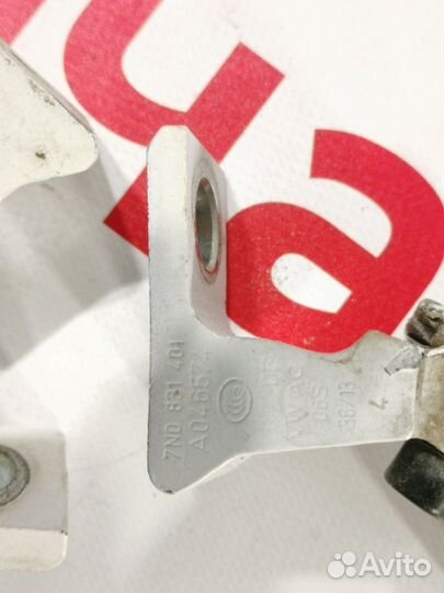 Петля двери передняя левая Volkswagen Polo седан