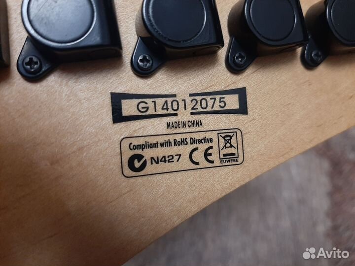 Электрогитара и комбоусилитель