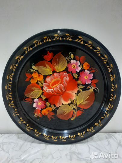 Подносы расписные, матрёшка, ложки деревянные