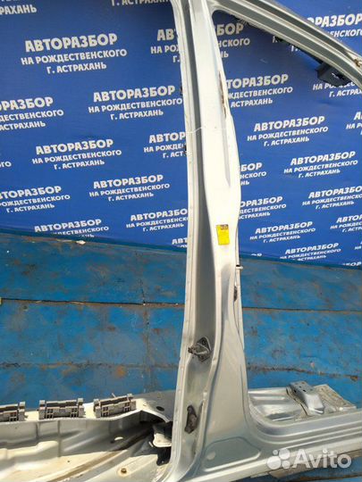 Правый порог со стойкой. Toyota Estima минивен