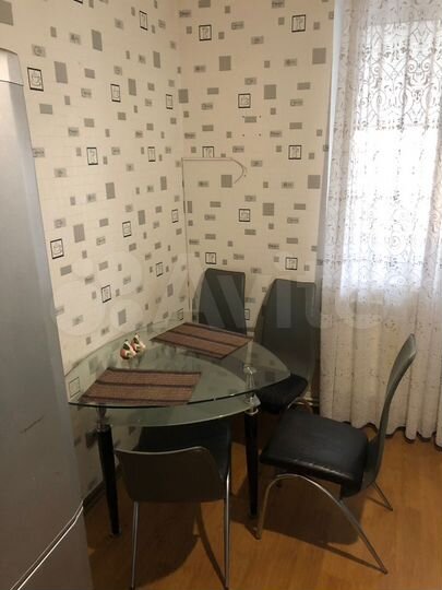 2-к. квартира, 52 м², 4/10 эт.