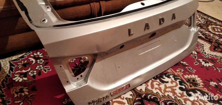 Задняя дверь багажника