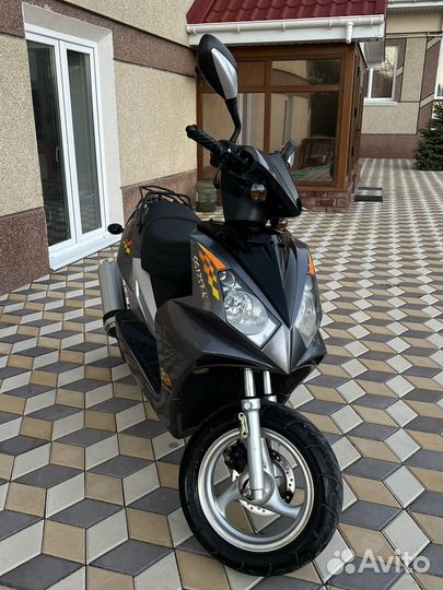 Продам скутер 125 кубов