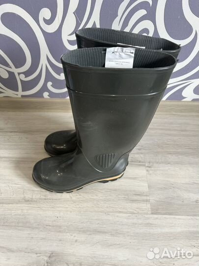 Резиновые сапоги