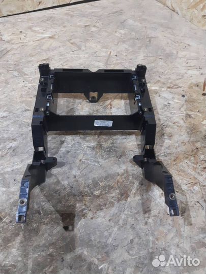 Рамка магнитолы A2116800134 Mercedes-Benz E-Class