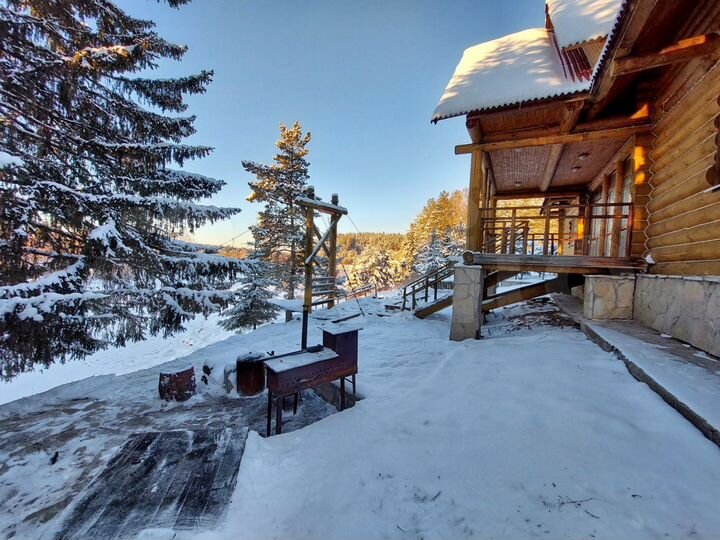 Коттедж 220 м² на участке 1,7 га