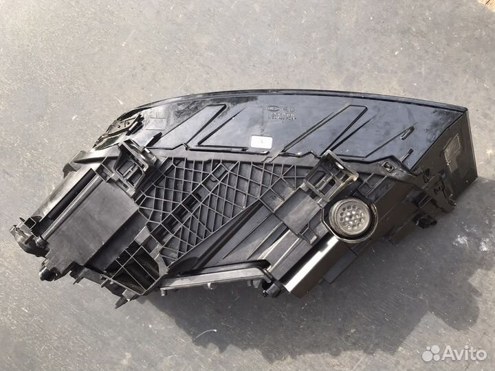 Фара передняя правая Audi Q7