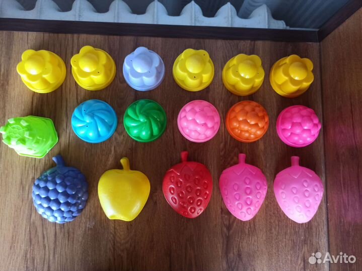 Формочки, лопатки, игрушки для песочницы
