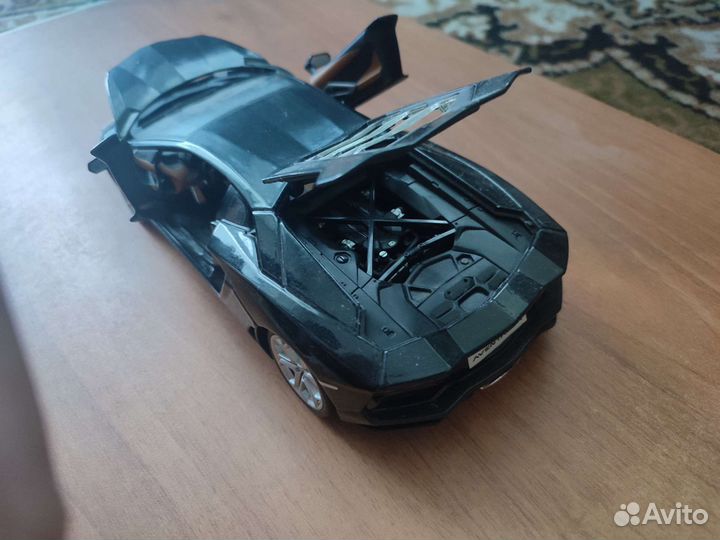 Игрушечная машина