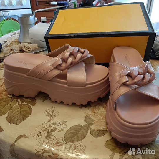 Шлепанцы женские 37,5 размер